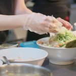 飲食店や宿泊施設への食べ物の持ち込みする際には細心の注意を払いましょう