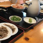 出石そば「輝山」さんにて温かい鴨汁(つけ麺)の皿そばを久しぶりにいただきました♪