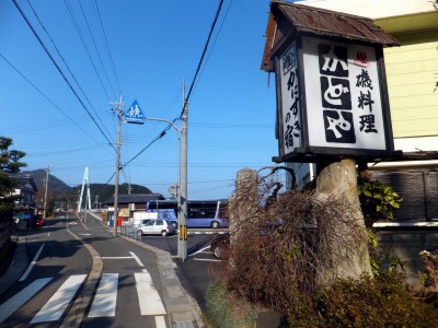 かどや近くのかにバス香住号の停留所