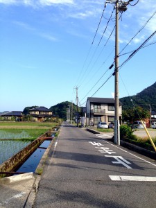 訓谷集落、西へ