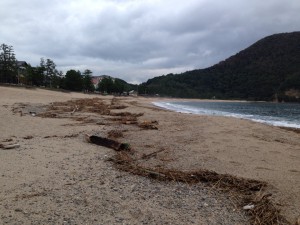 豪雨直後、9月6日の佐津ビーチ