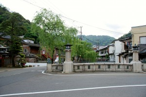 一の湯の前の橋