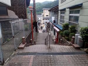 湯村温泉中心地へ