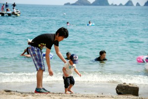 にぎわいの佐津海水浴場