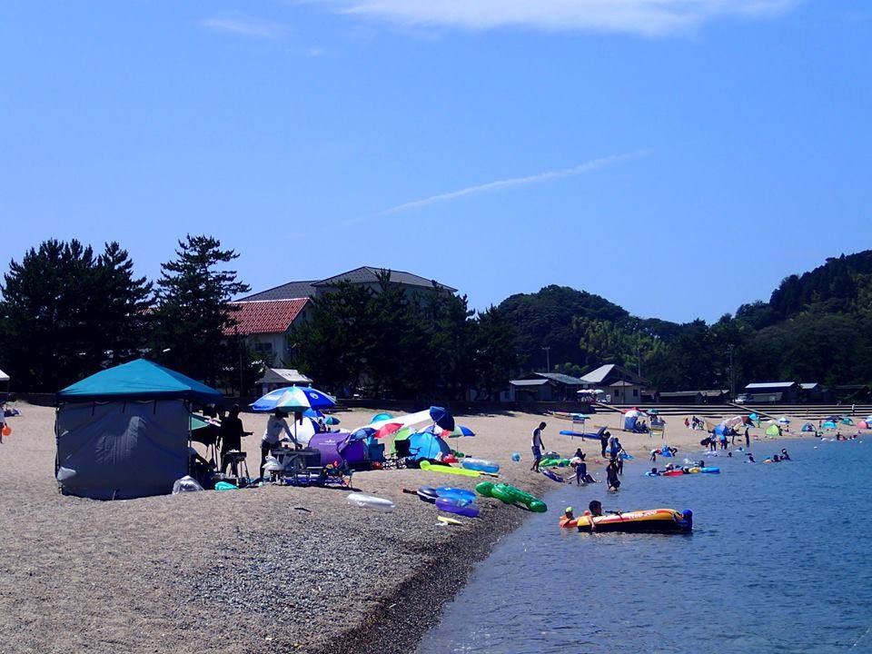 発見 今 海水浴場でパラソルを使う人は少ないです 香住 佐津温泉 民宿かどや 公式ブログ