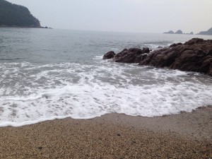 佐津海水浴場波打ち際