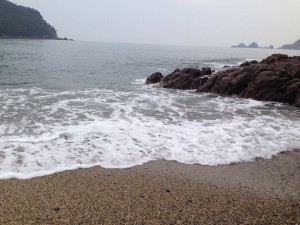 佐津海水浴場波打ち際