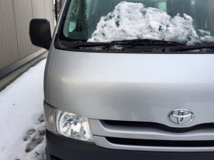 雪と車