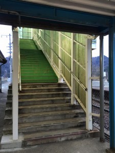 佐津駅の階段