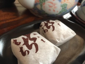 お茶菓子のトチ餅