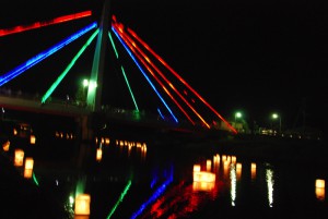 佐津川橋と灯籠流し