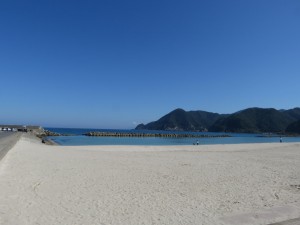 海そうじ後の竹野浜