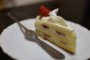 ケーキとカニフォーク