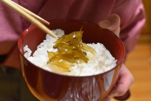 ご飯にワカメの茎