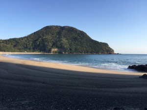 快晴の佐津ビーチ