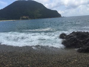 お盆過ぎの海辺