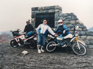 バイクと共に