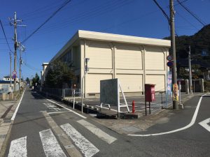 小学校沿いに北へ