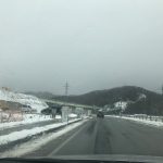 雪景色での車の運転は眠くなることがあるので注意が必要です!