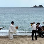 令和2年の佐津海水浴場での海開き、新聞・TVに取り上げていただきました!