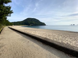 佐津海水浴場の歩道