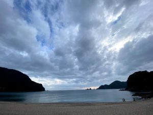 釣りのしやすい穏やかな佐津海水浴場