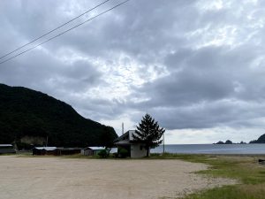 トイレがキレイで眺めも良い佐津海水浴場駐車場