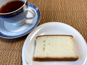 地酒ケーキは紅茶で