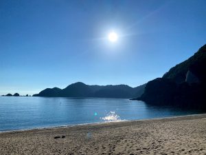 朝7時ごろの佐津海水浴場