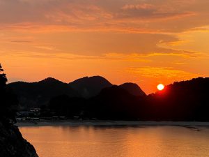 佐津海水浴場と夕陽