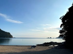 早朝の佐津海水浴場