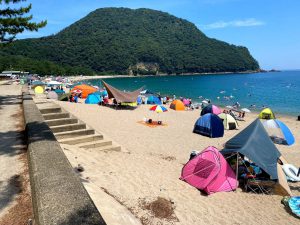 海水浴場におけるテントの密集