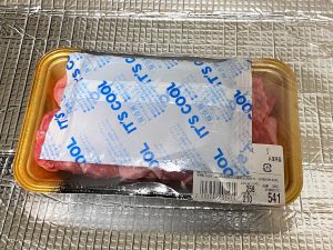 保冷剤を巻いてくれたお肉