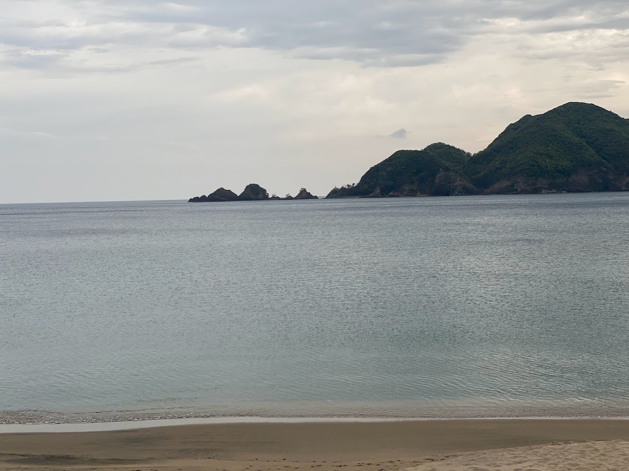 天気が悪くても南風だとベタ凪で寒くない