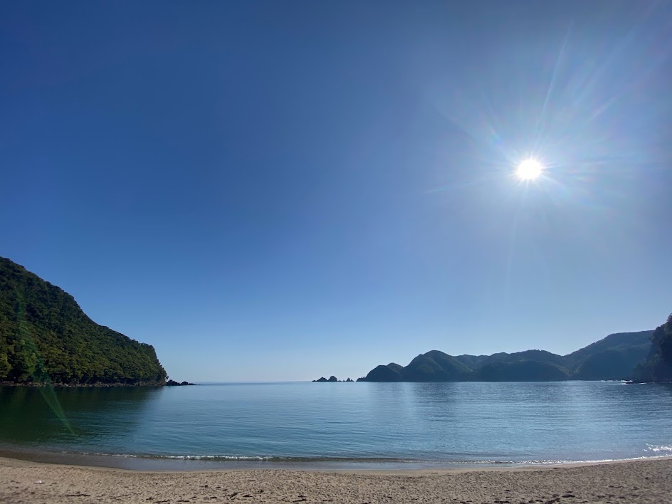 雲ひとつない空と海♪