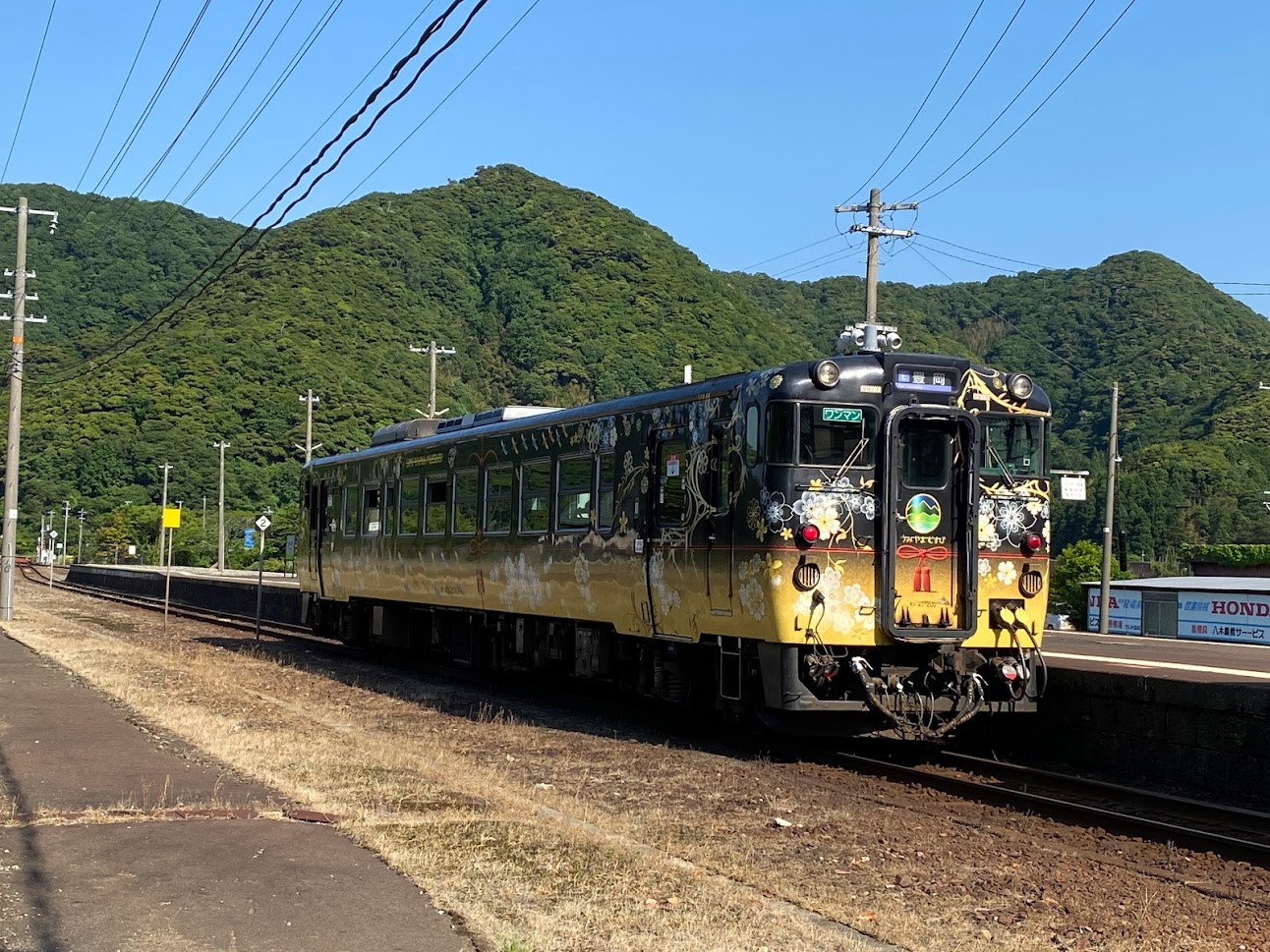 観光列車「うみやまむすび」