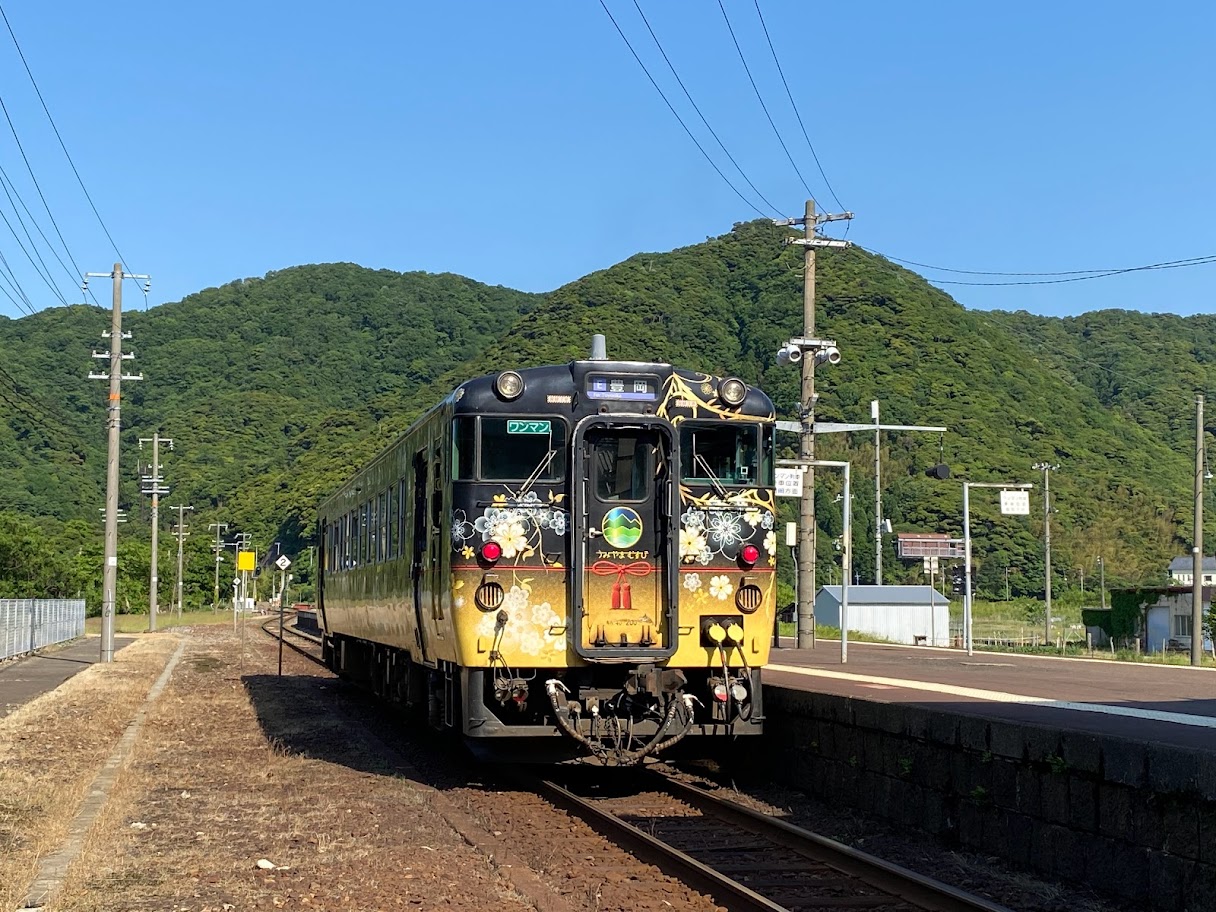 観光列車「うみやまむすび」