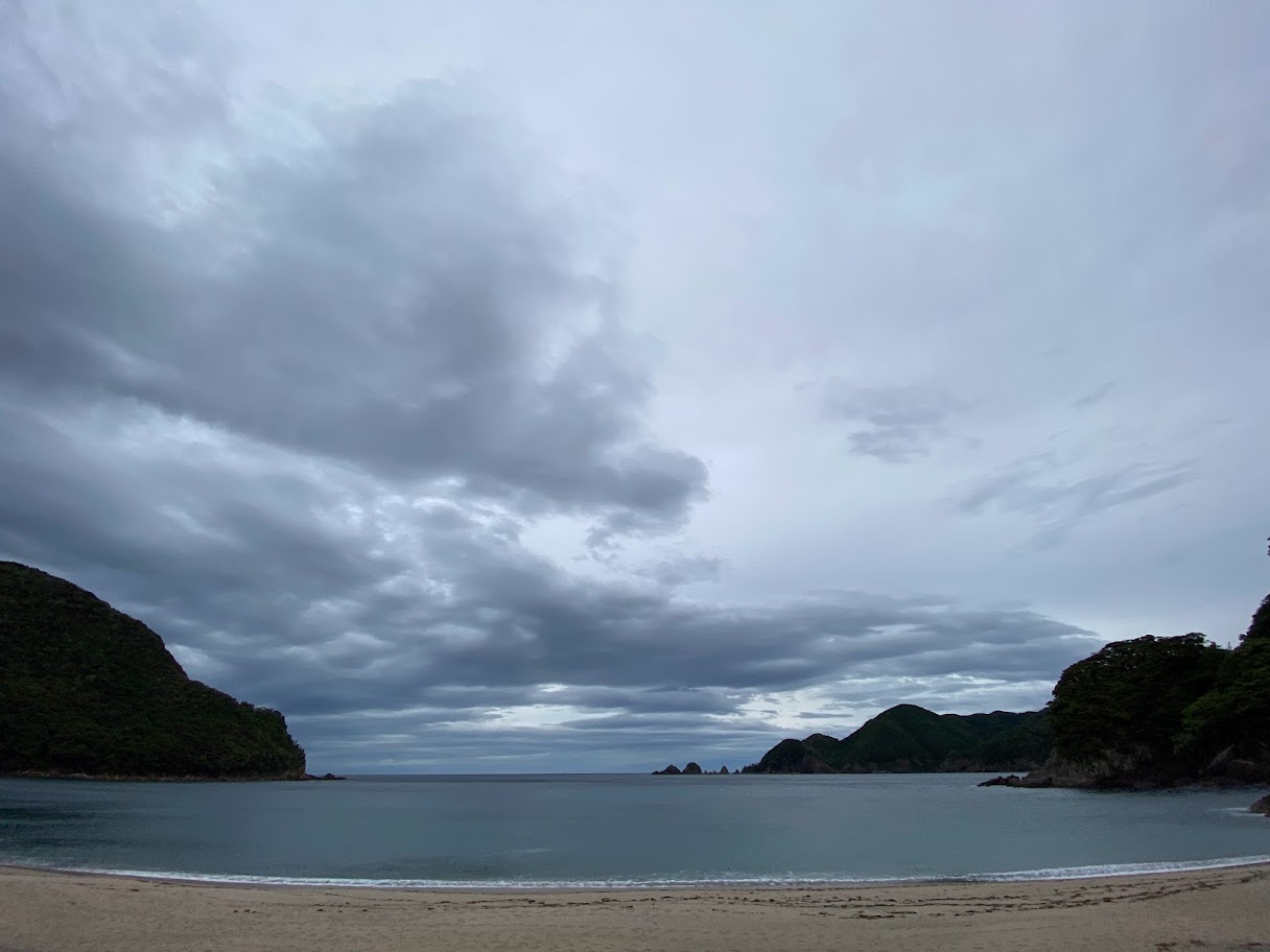 6月15日朝の佐津海水浴場