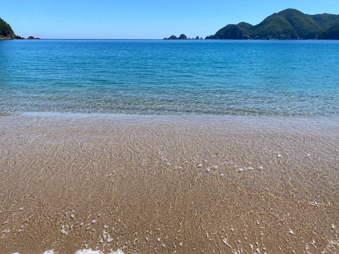 透明度抜群の佐津海水浴場