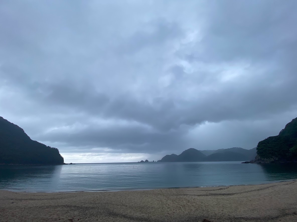 天気は悪くても海はベタ凪なのが夏の日本海