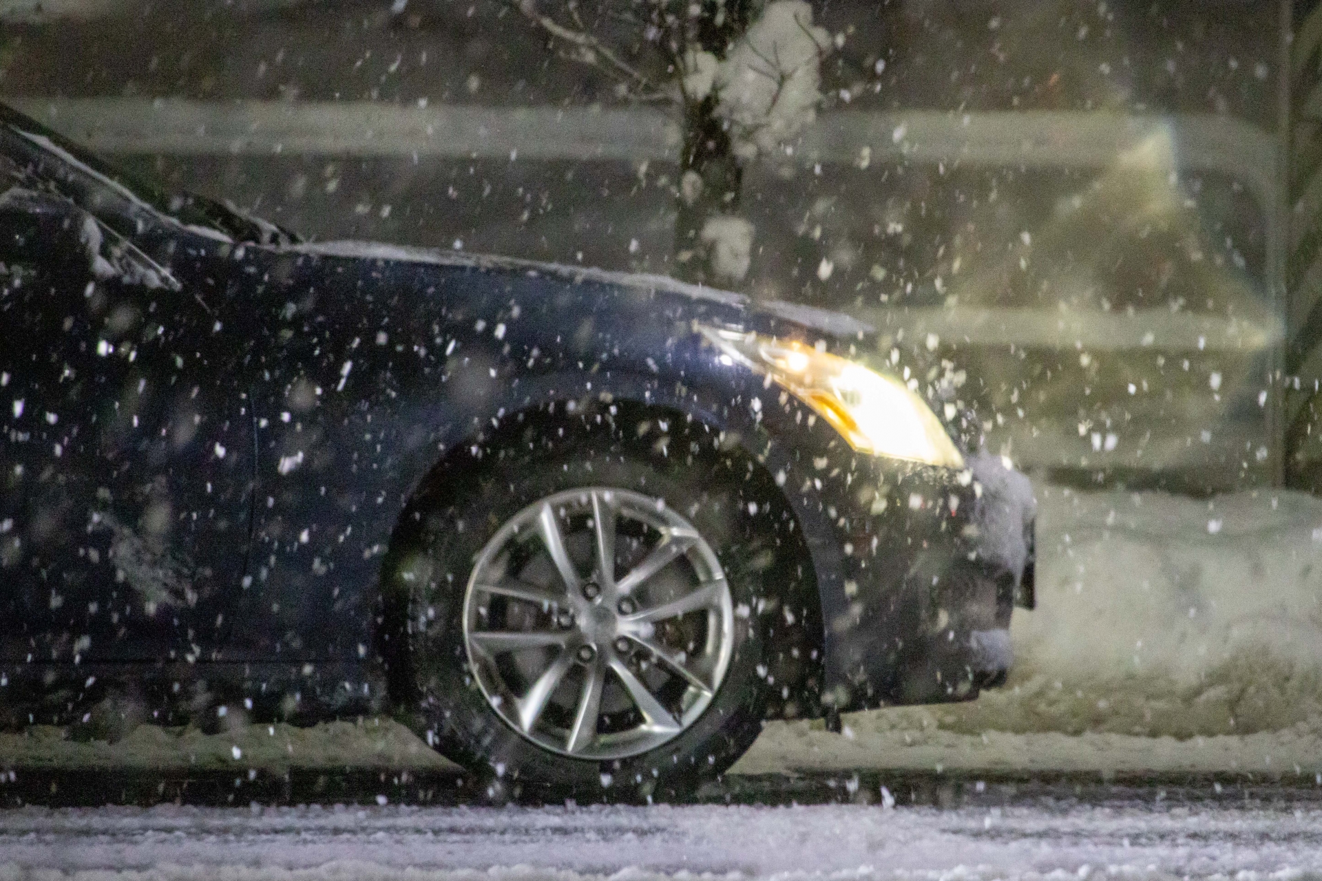 夜間の雪道走行は危険です！