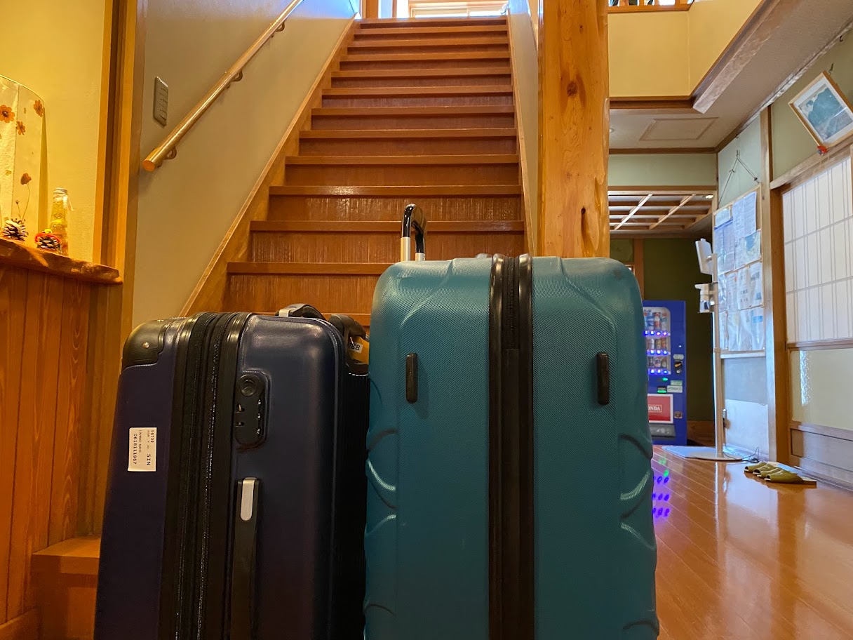 大型スーツケースは2階まで運べない場合も