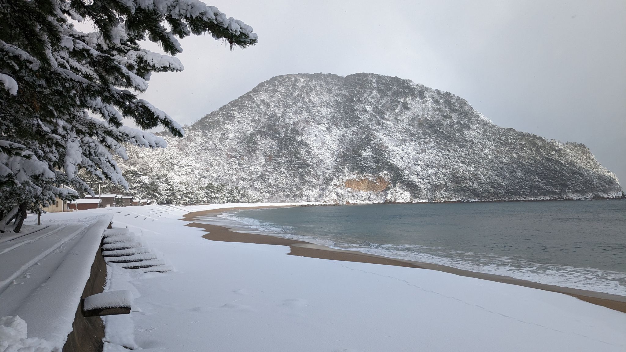 大雪でも日中は明るかったり