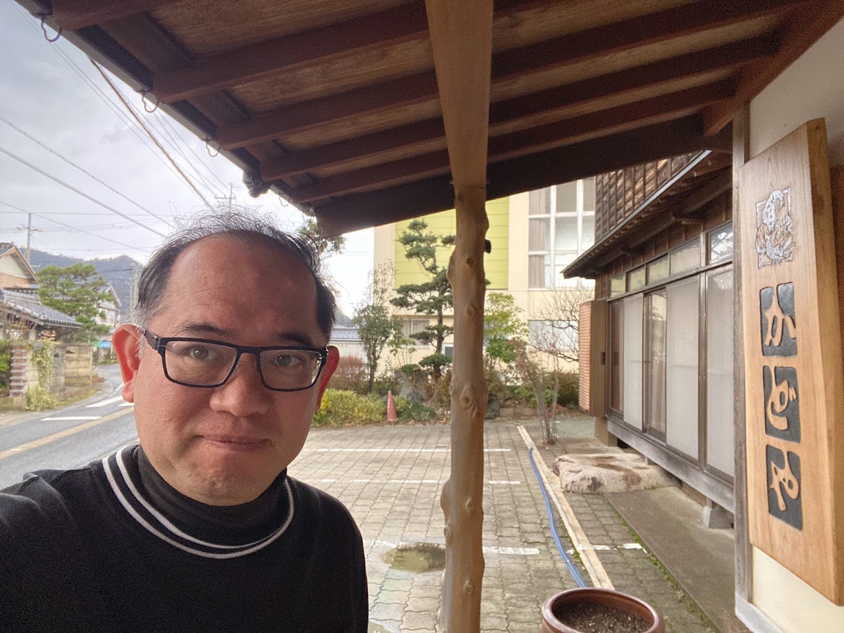 雨が降ったり止んだり、青空が出たり、雪のないお正月でした