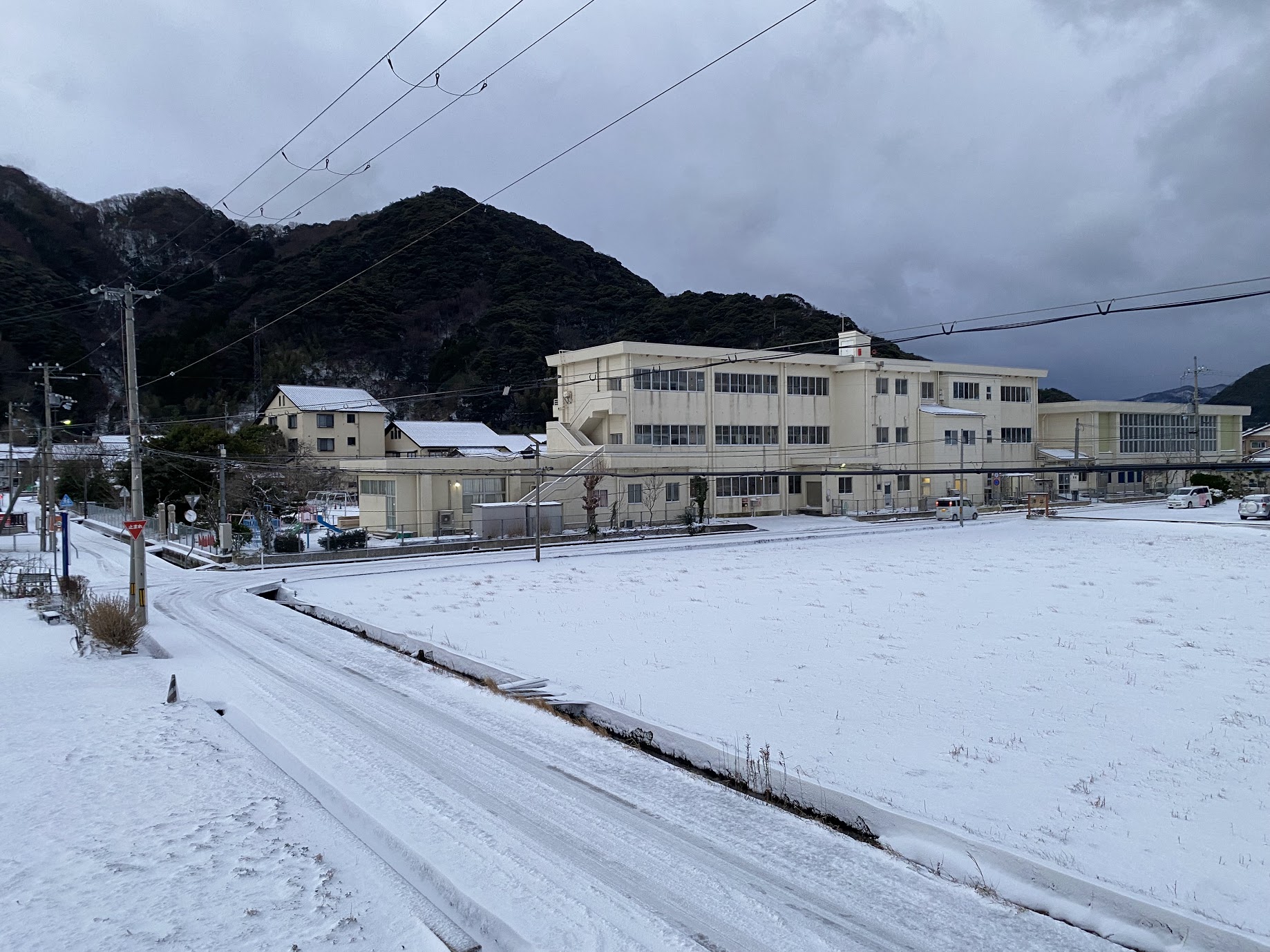 佐津集落1/25朝の様子。雪は止んでいます