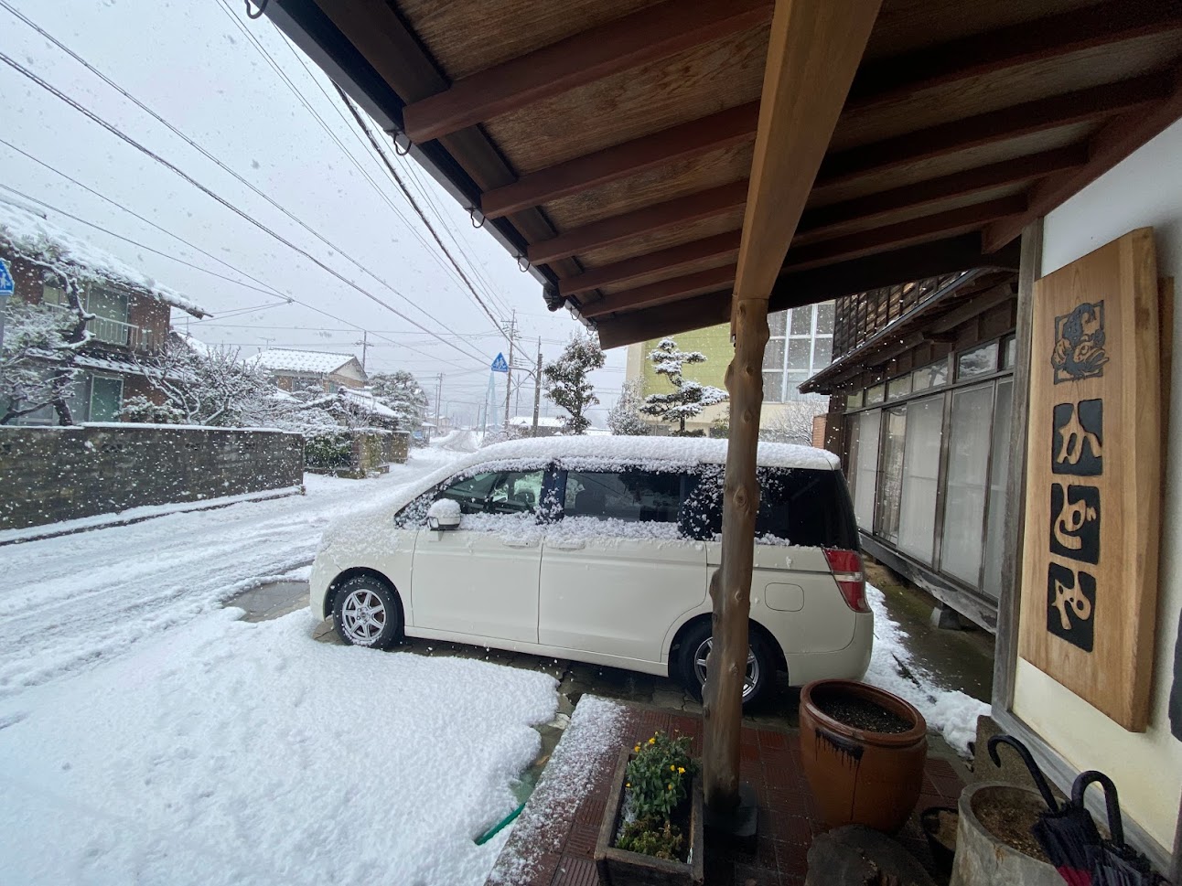 降り続く雪