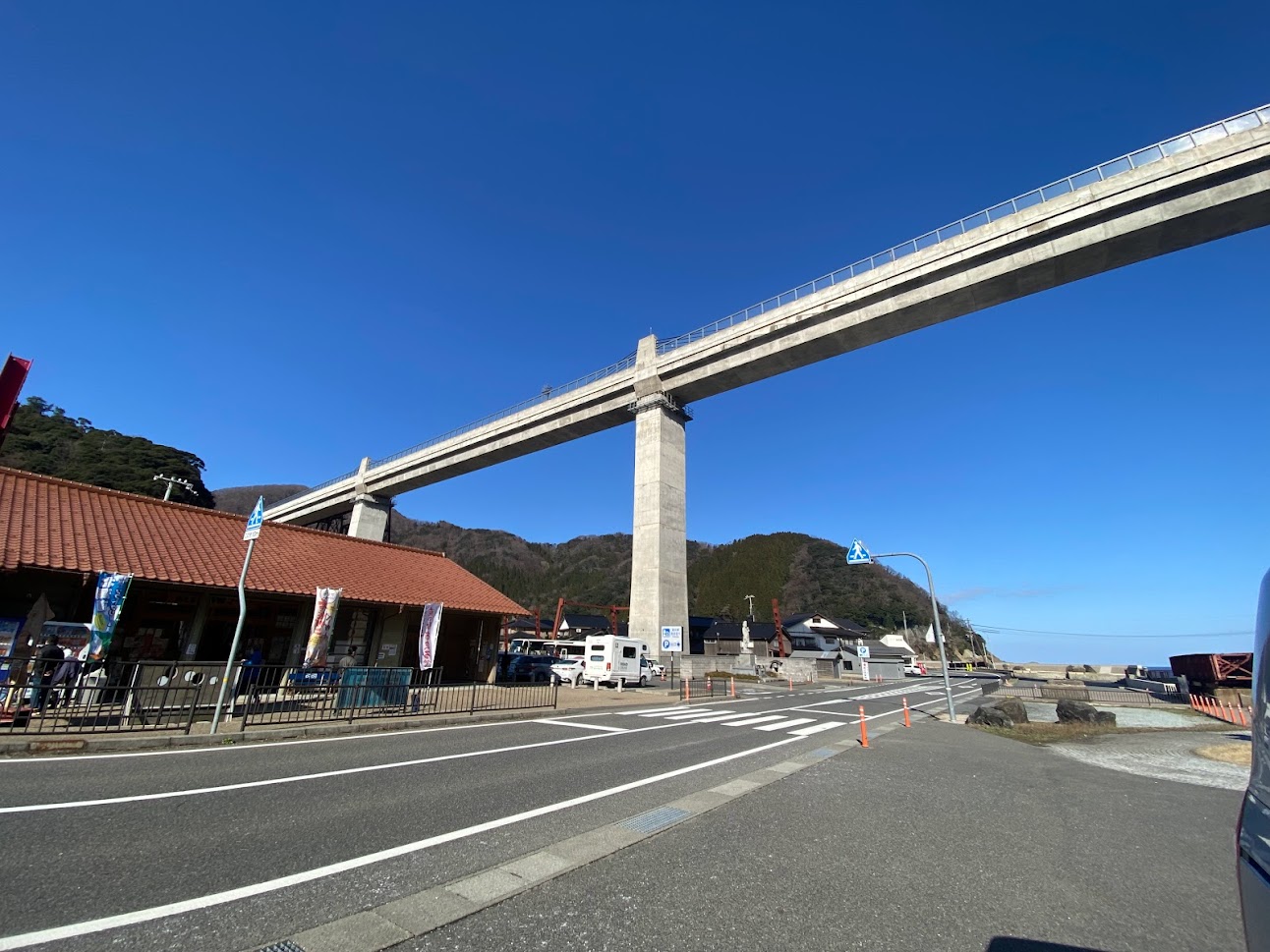 道の駅もあり、お買い物も可能な餘部駅