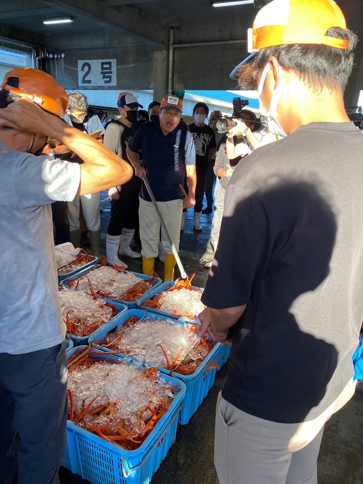 2022年9月5日、香住がに初競りの様子