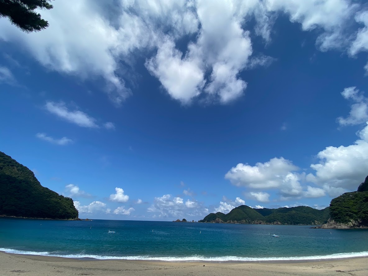 令和５年梅雨明け直後の佐津海水浴場