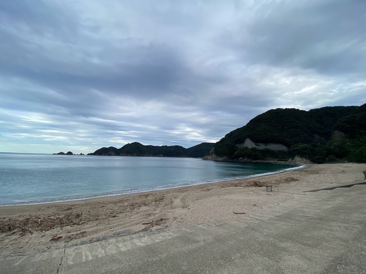 ８月末、佐津海水浴場の様子